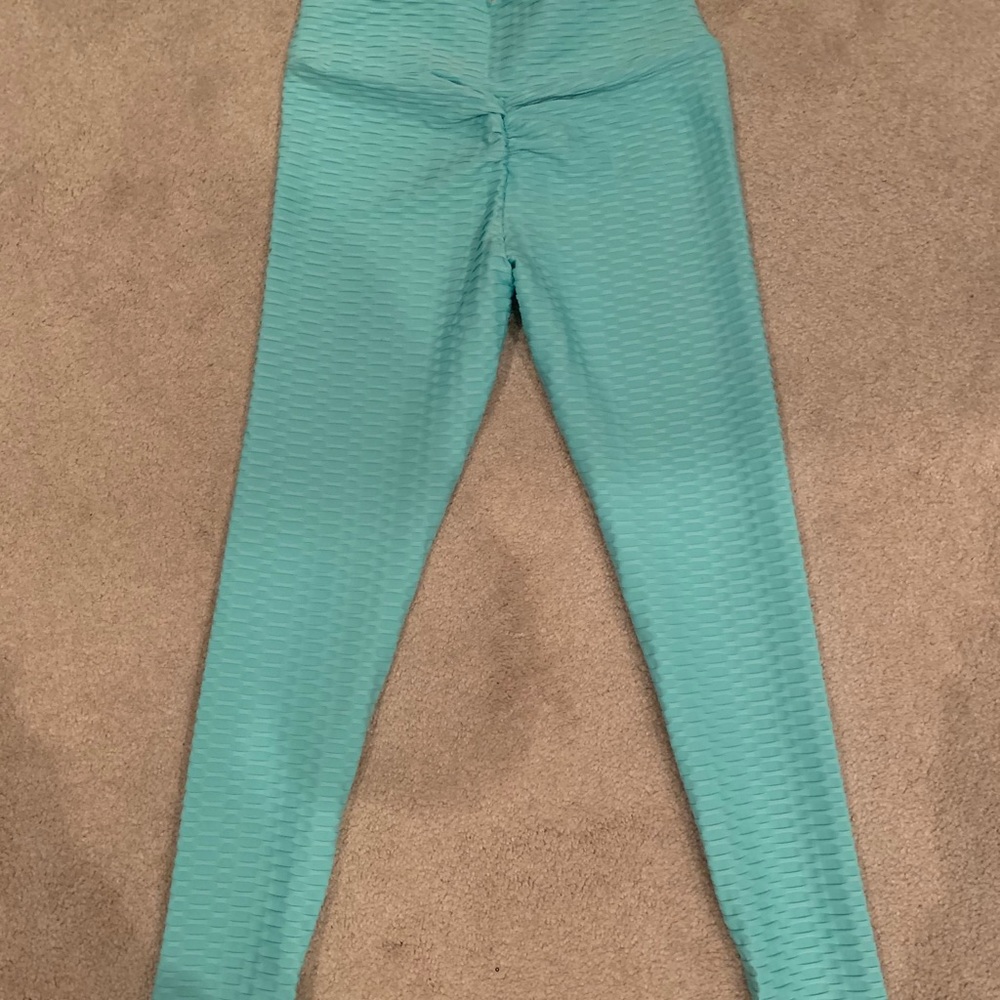 Teal scrunch butt leggings